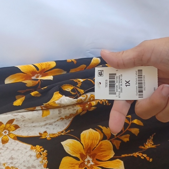 JM Collection,  knit tunic/top, black, gold floral design - Picture 4 of 6